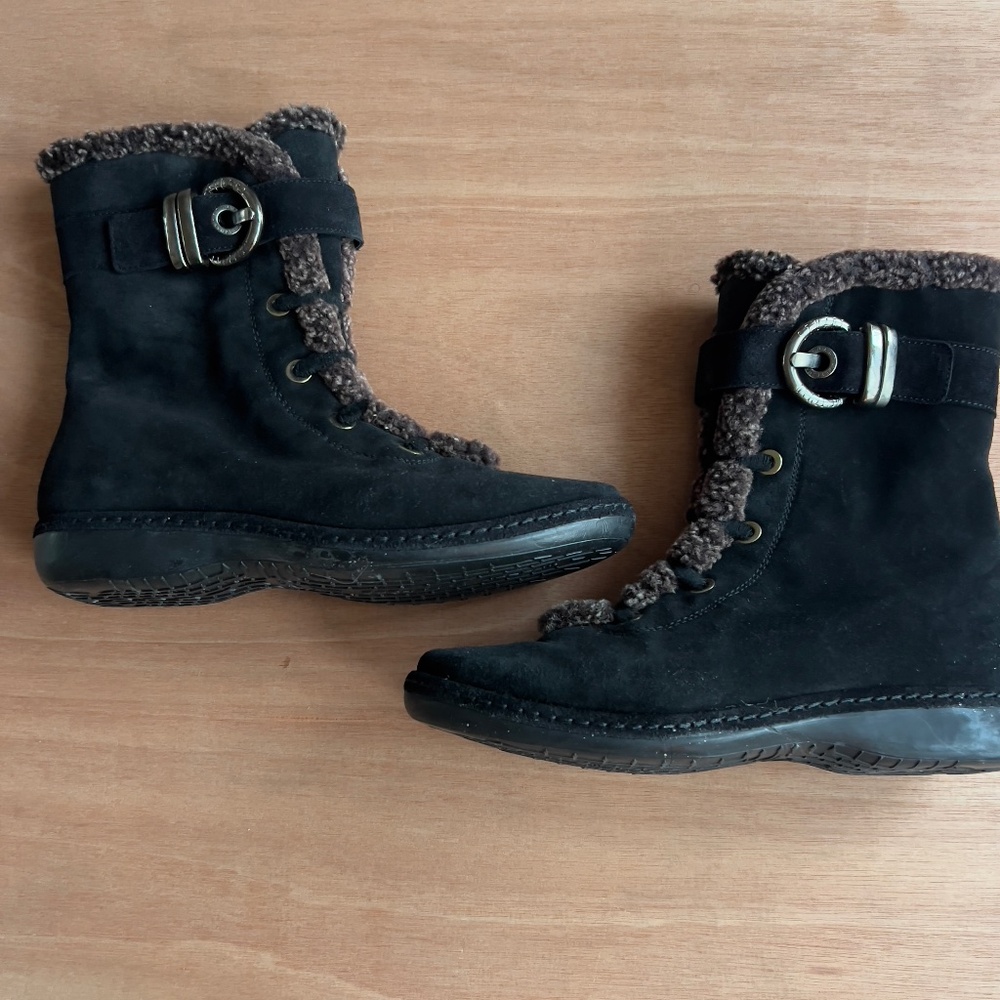 Stuart Weitzman lace/zip up faux fur shearling black suede boots 7.5 buckle EUC